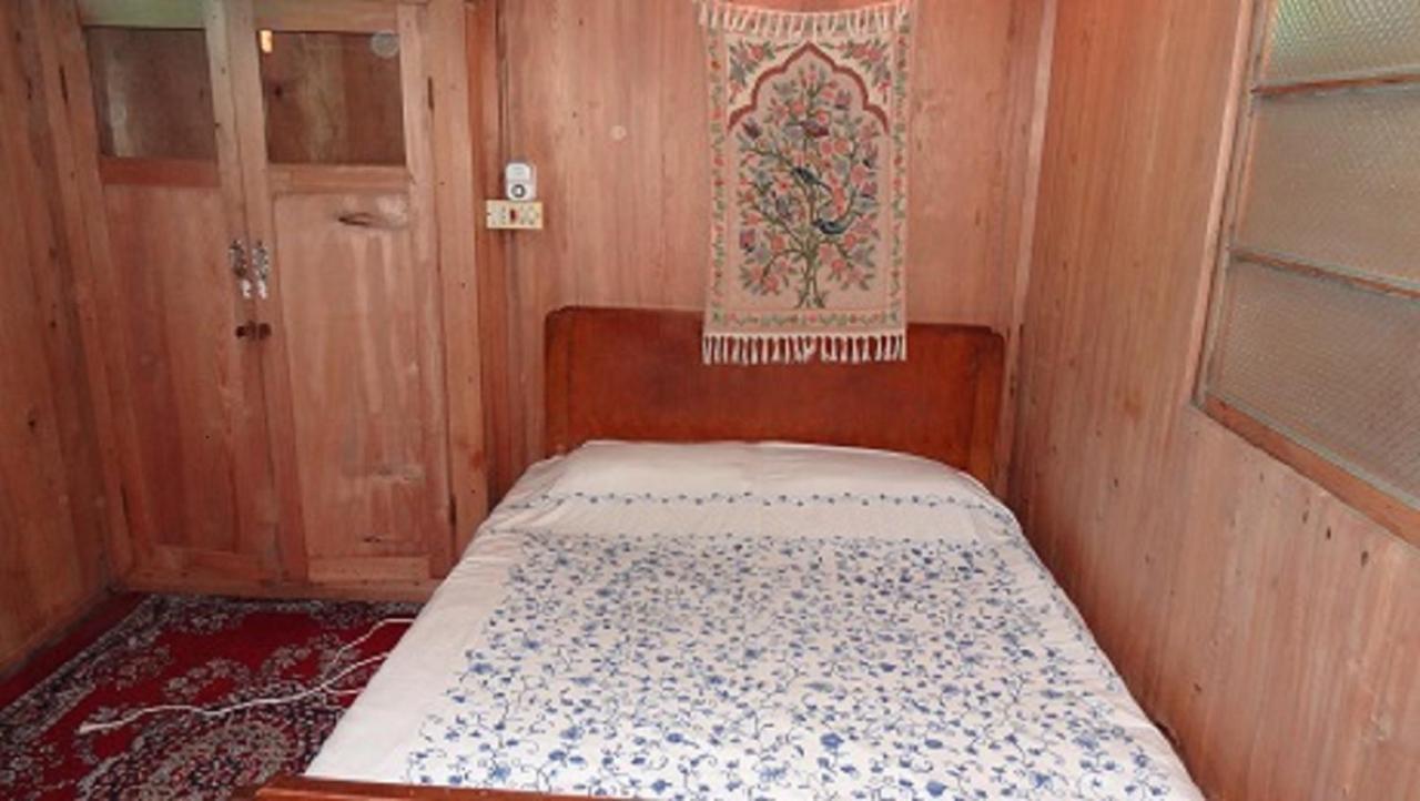 The Shelter Group Of Houseboats & Tour Organiser Сринагар Номер фото